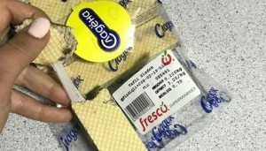  “Fresco”dan alınan vaflidən rezin əlcək çıxdı - FOTO - VİDEO