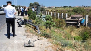 Maştağa yolunda "ZiL" dərəyə aşdı   - FOTO