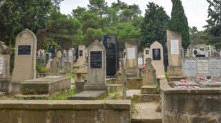 Yaxınlarının məzarını ziyarətə gedən 47 yaşlı kişi qəbiristanlıqda öldü 