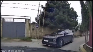Əks yola çıxan avtomobil qəza törətdi, cərimə günahsız sürücüyə yazıldı - VİDEO