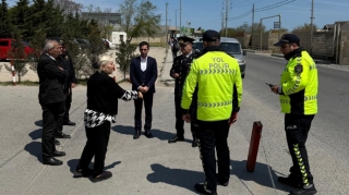 Yol polisi piyada keçidlərinin ətrafında maarifləndirici tədbir keçirdi - FOTOLAR
