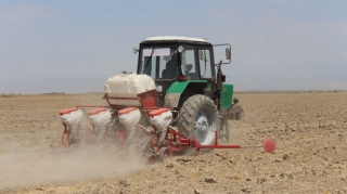 Səfir:  "Azərbaycan tezliklə İranla birlikdə traktor istehsal edəcək"