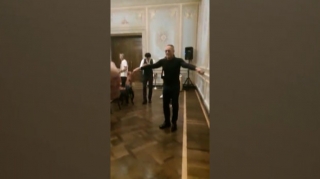 Van Damm Azərbaycan milli rəqsini oynamağı öyrənir - VİDEO