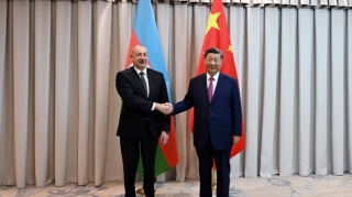 İlham Əliyev Si Cinpini təbrik etdi 