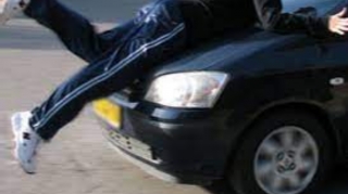 Binəqədidə 36 yaşlı kişini avtomobil vurub 