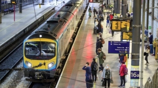 Avtobusda yeniyetmənin telefonunu oğurlayan keçmiş məhkum saxlanılıb