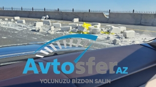 Bibiheybət məscidinin yaxınlığında yolda təhlükə: Yük maşını hadisə yerindən yayındı - FOTO 