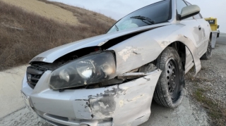 Şamaxıda avtomobil kanala aşdı - Xəsarət alanlar var - FOTO