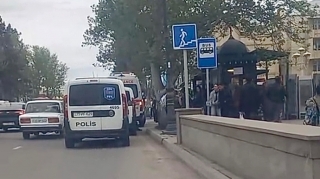 Dayanacaqda avtobus gözləyən kişi qəfil vəfat etdi   - VİDEO