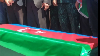 Проходит церемония прощания с военнослужащим, подорвавшимся на мине в Кельбаджарском районе - ФОТО