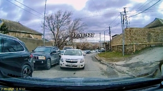 Kobud qayda pozan sürücü təzyiqlərdən sonra görün nə etdi   - VİDEO