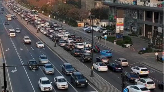 На каких улицах Баку 13 ноября наблюдаются транспортные заторы? 