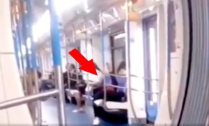 Bakı metrosunda gənclərin mədəniyyətsizliyi — VİDEO