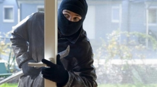 Bakıda evdən 5000 manatlıq qızıl oğurlanıb 