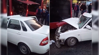Əhmədlidə qayda pozan “VAZ” “BakuBus”un avtobusuna çırpıldı   - VİDEO
