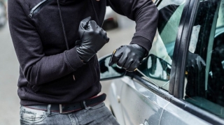 Suraxanıda avtomobildən oğurluq edilib