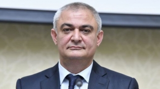 Əsas yeyinti bulvar ərazisində parkinqlərlə bağlıdır 