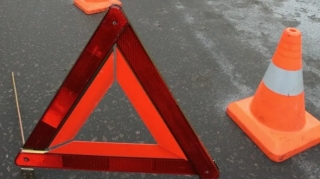 В Мингячевире автомобиль врезался в ресторан: пострадали три человека 