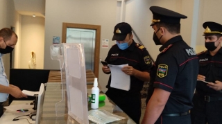 Polis hotellərdə COVID-19  pasportu ilə əlaqədar yoxlamalar keçirib - FOTO