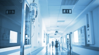 Şirvan sakini 2 yaşlı övladını avtomobillə vurub 