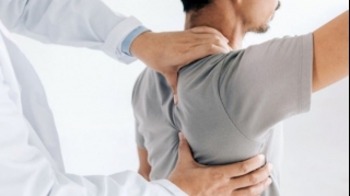 Azərbaycanda QEYRİ-ADİ OLAY:  Quluncunu qırdırmaq istədi, qabırğası sındı - FOTO 