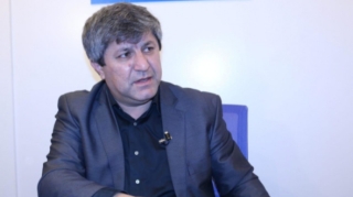 Əvəz Zeynallı məhkəmədə: “Bank kartlarımı qaytarın” 