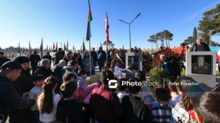 Граждане почтили память Полада Гашимова на его могиле  - ФОТО - ВИДЕО