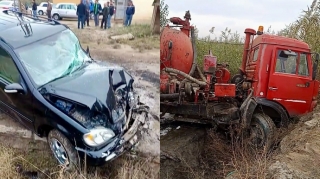 “Mercedes” yük maşınına çırpıldı, sürücü xəstəxanalıq oldu    - VİDEO
