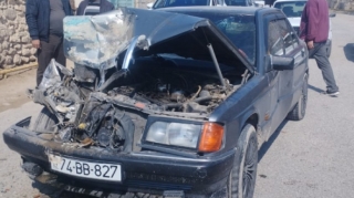 Kəngərlidə avtobus avtomobilə çırpıldı - Xəsarət alan var - FOTO