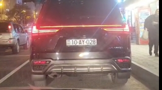 Yolu kəsən "Lexus" sürücüsü irad bildirən xanıma kobud cavab verdi - 10-AY-028 - VİDEO 