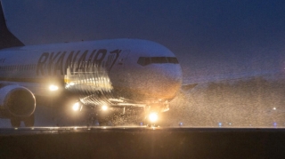 Londonda sərnişin təyyarəsi hasara çırpıldı 