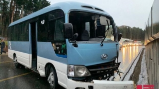 Bakıda mikroavtobus piyadanı vurduqdan sonra aşdı - FOTO 