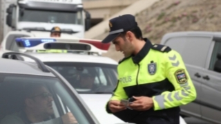 Sürülməyən avtomobilə görə cərimə yazılıb  - VİDEO