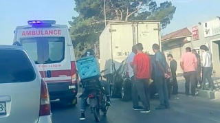 Maştağada yoldan çıxan “Cherry” yük maşınının altında qaldı   - VİDEO