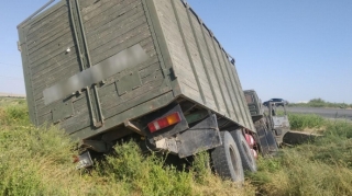 Kamaz patrul maşınına çırpıldı:  3 polis xəsarət aldı