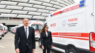 Prezidentlə xanımı yeni gətirilən təcili yardım maşınları ilə tanış oldu   - FOTO