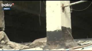 Sumqayıtda beton plitə yaşayış evinin üstünə düşüb – VİDEO 