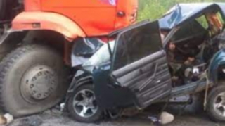 Abşeronda avtomobil "KamaZ"la toqquşub, iki nəfər ölüb 