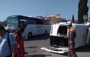 İki avtobus toqquşdu: 23 yaralı - VİDEO