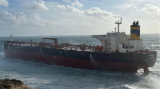 Ukrayna tərəfindən vurulan tanker Türkiyə sahillərində saya oturdu 