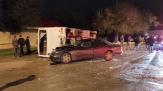 Sumqayıtda minik avtomobili ilə toqquşan avtobus aşdı - FOTO 