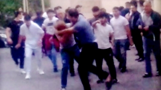 İsmayıllıda toyda kütləvi dava olub, bəy və qardaşı bıçaqlanıb, atası ölüb 