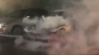 Bakıda maşın yandı - VİDEO 