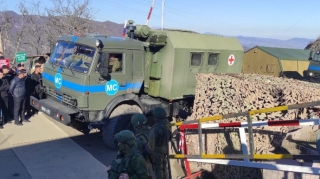 Sülhməramlı ailəsinin Laçın yolundan keçməsinə icazə verildi - VİDEO 