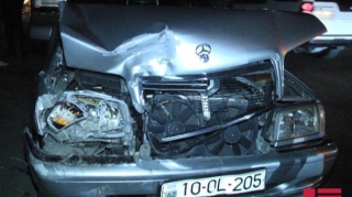 Bakıda sürət yarışı keçirən sürücülər 7 avtomobilin qəzasına səbəb oldu - VİDEO 