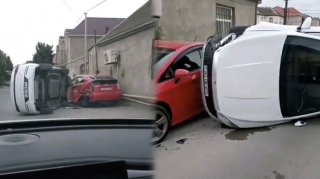 Bakıda "BYD" "Prius"la toqquşdu: Biri aşdı, digəri isə... - VİDEO 