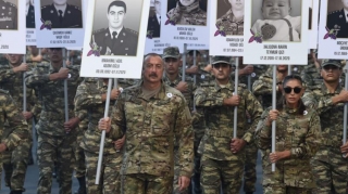 Bakıda möhtəşəm görüntülər: Prezident və xanımı ön sırada... - FOTO 