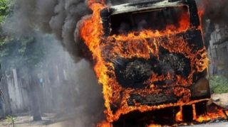 Dəhşətli QƏZA  - İdarəetmədən çıxan avtobus yanğına girdi, 30-dan çox ölən var 
