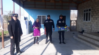 Polis əməkdaşları şəhid ailələrinə baş çəkiblər  - FOTO