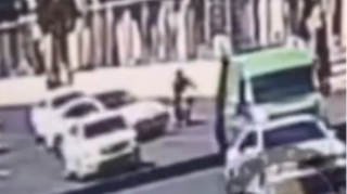 Bakıda Çin maşını ilə motosikleti vurdular - Sürücü ÖLDÜ - VİDEO  